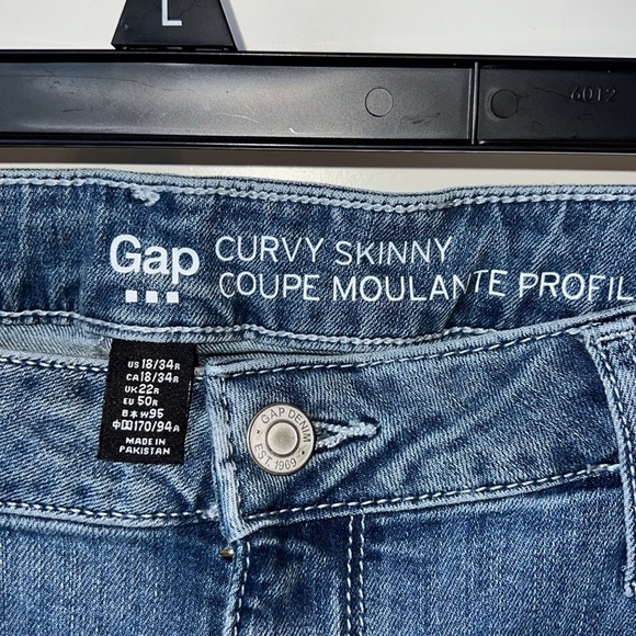 NWT GAP Curvy Ripped Skinny Jeans Size 18 - Picture 2 of 4